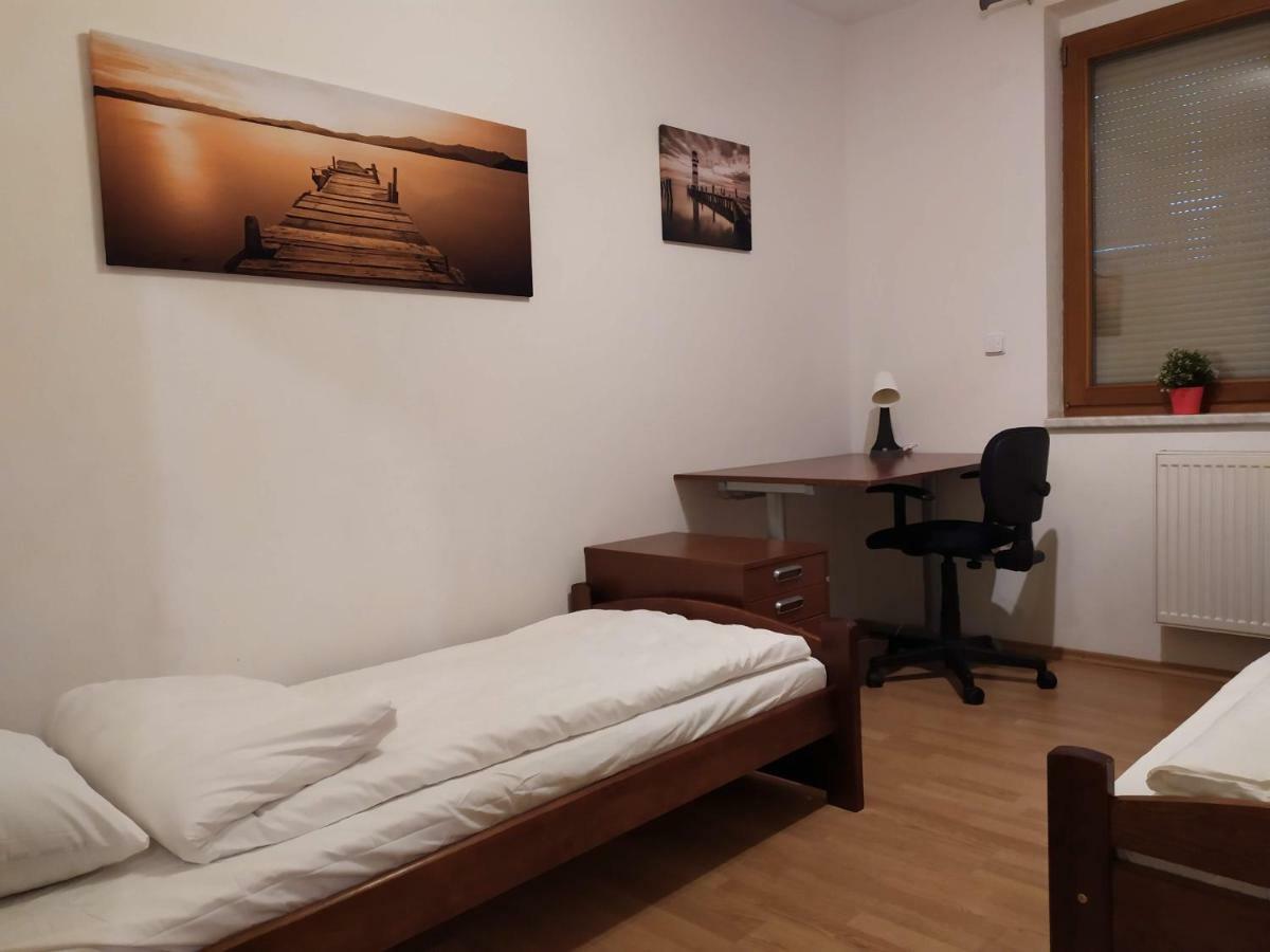 ברטיסלאבה Kate & Jenny - Two-Level Apartment In The Old Town מראה חיצוני תמונה
