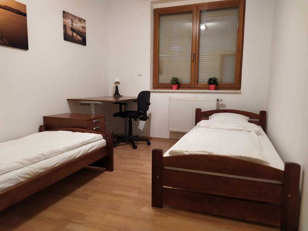 ברטיסלאבה Kate & Jenny - Two-Level Apartment In The Old Town מראה חיצוני תמונה