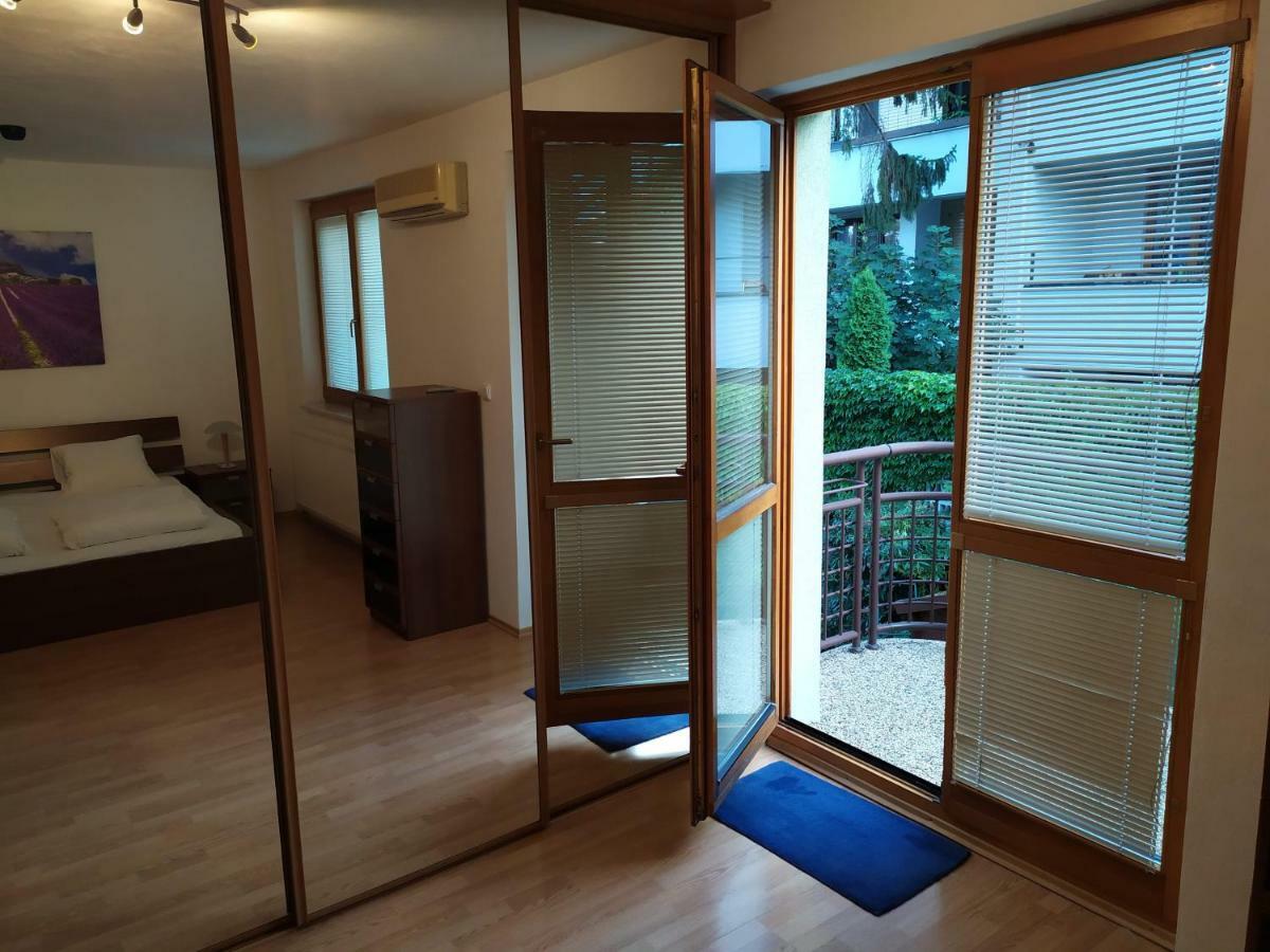 ברטיסלאבה Kate & Jenny - Two-Level Apartment In The Old Town מראה חיצוני תמונה