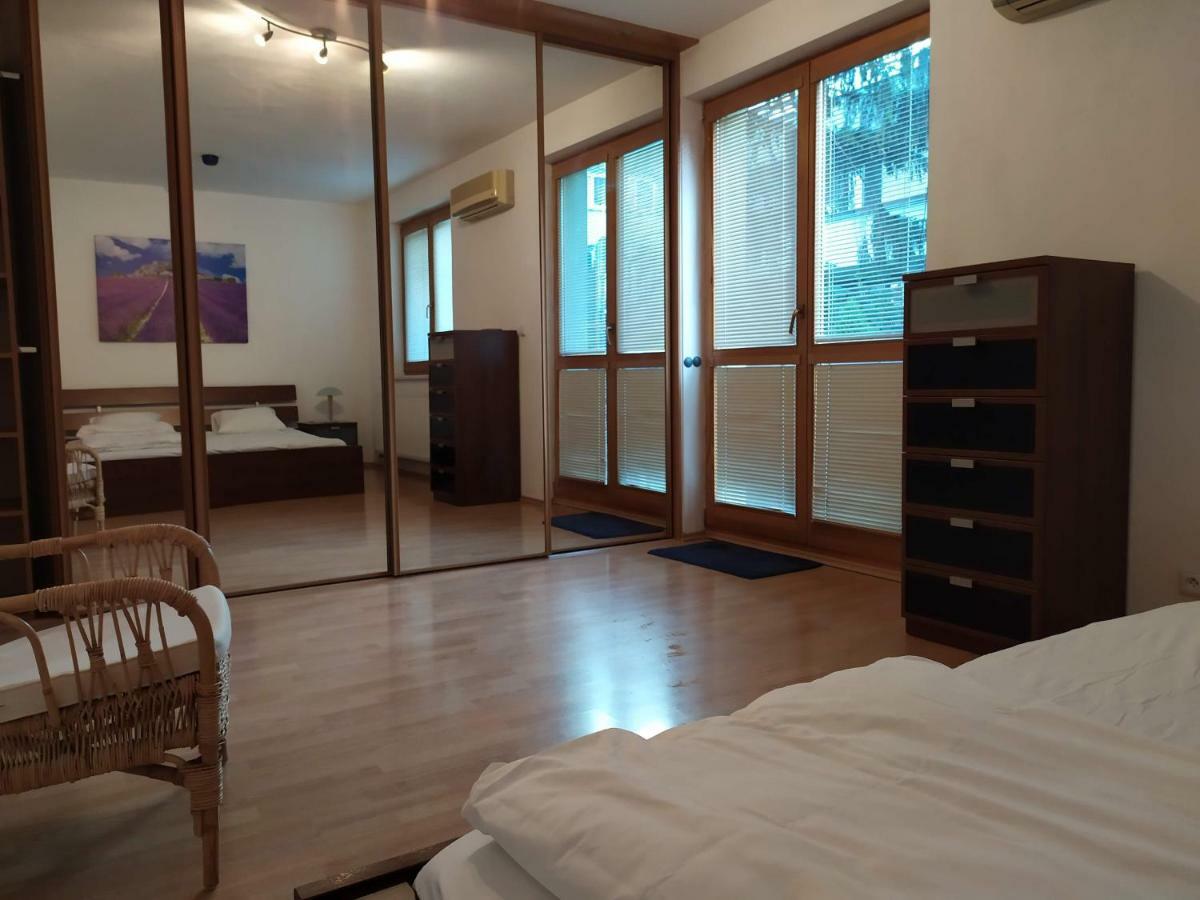 ברטיסלאבה Kate & Jenny - Two-Level Apartment In The Old Town מראה חיצוני תמונה