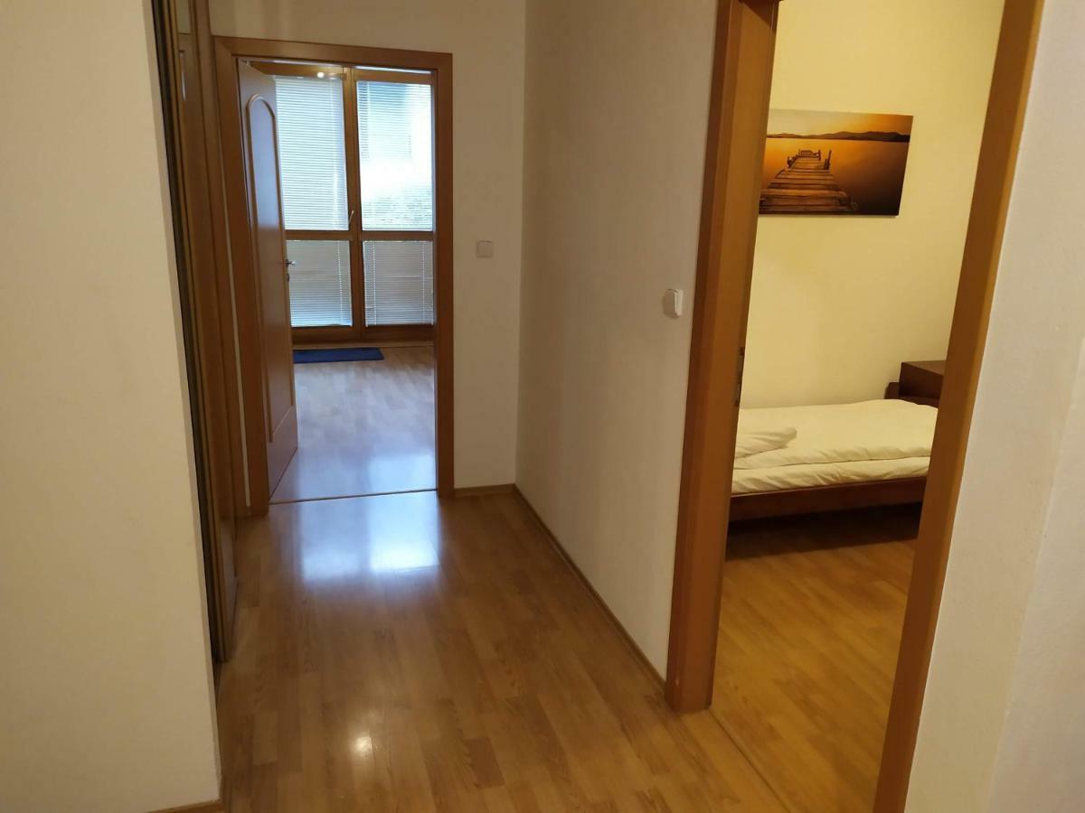 ברטיסלאבה Kate & Jenny - Two-Level Apartment In The Old Town מראה חיצוני תמונה