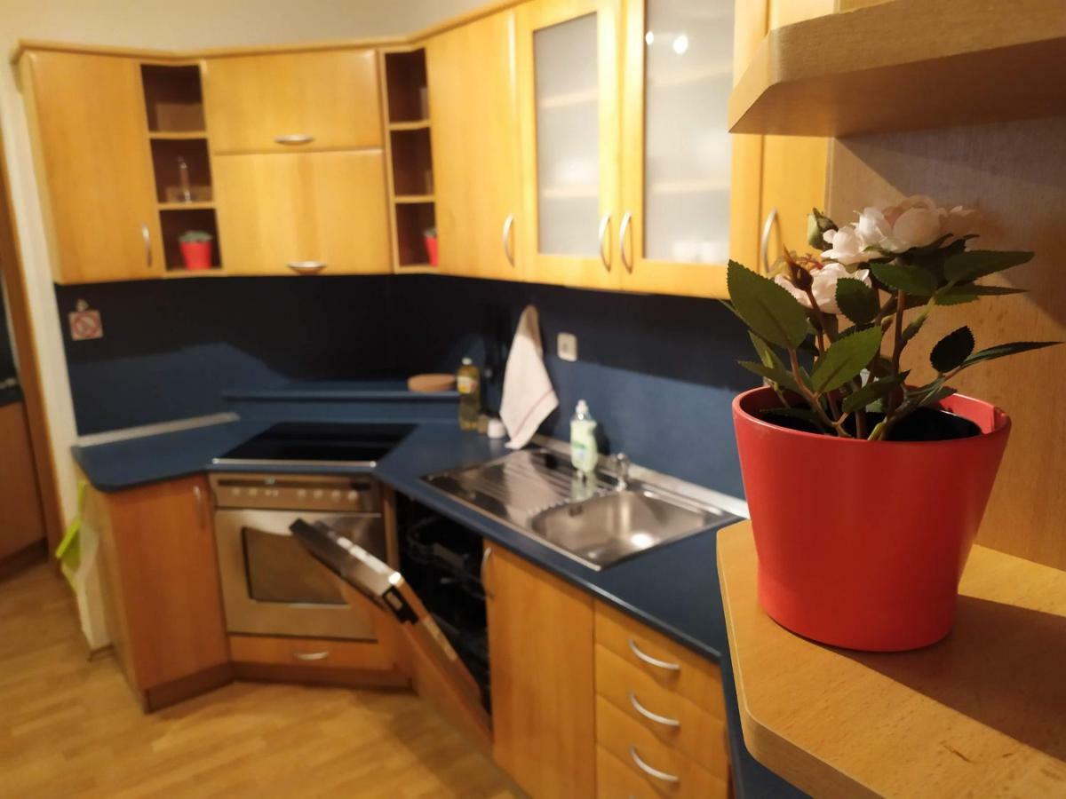ברטיסלאבה Kate & Jenny - Two-Level Apartment In The Old Town מראה חיצוני תמונה